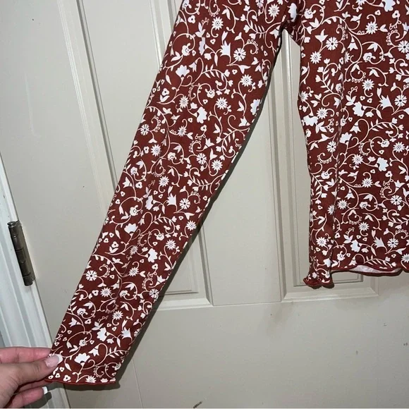 Olivia Rae Burnt Orange Floral Long Sleeve Crop Top Shirt Size Medium - Picture 2 of 8